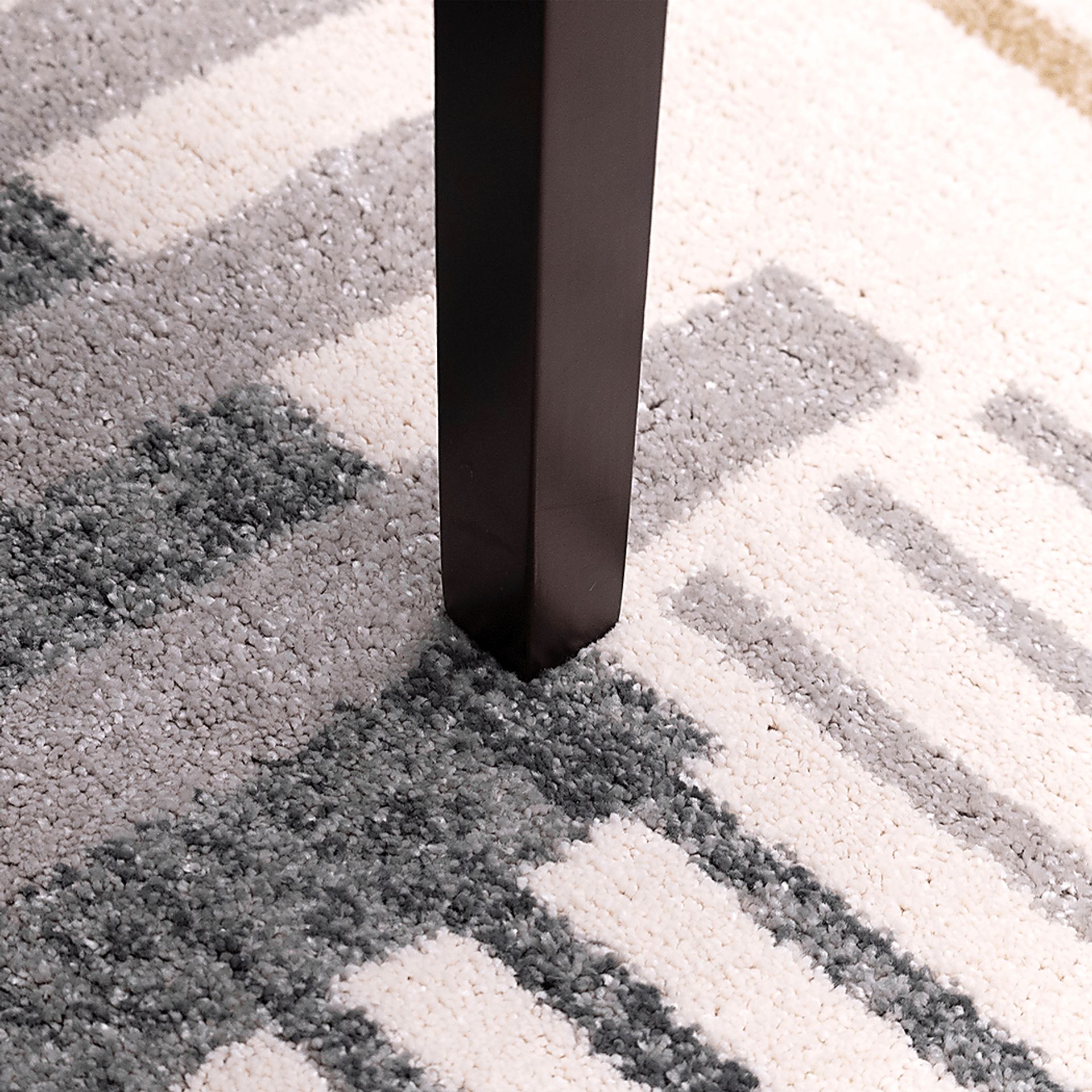 Cymis Gray 5'3 x 7' Rug - Image 4