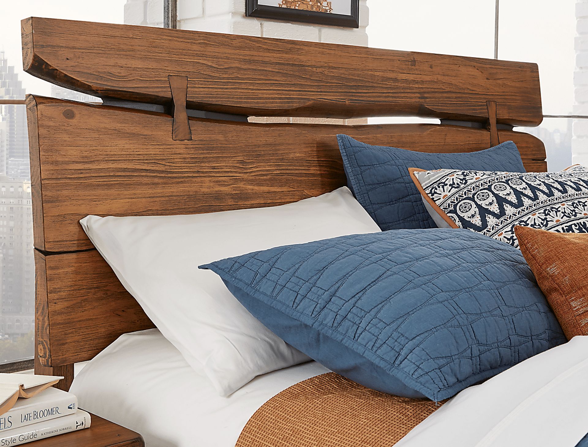 Dana Point Brown 7 Pc King Panel Bedroom - Image 3