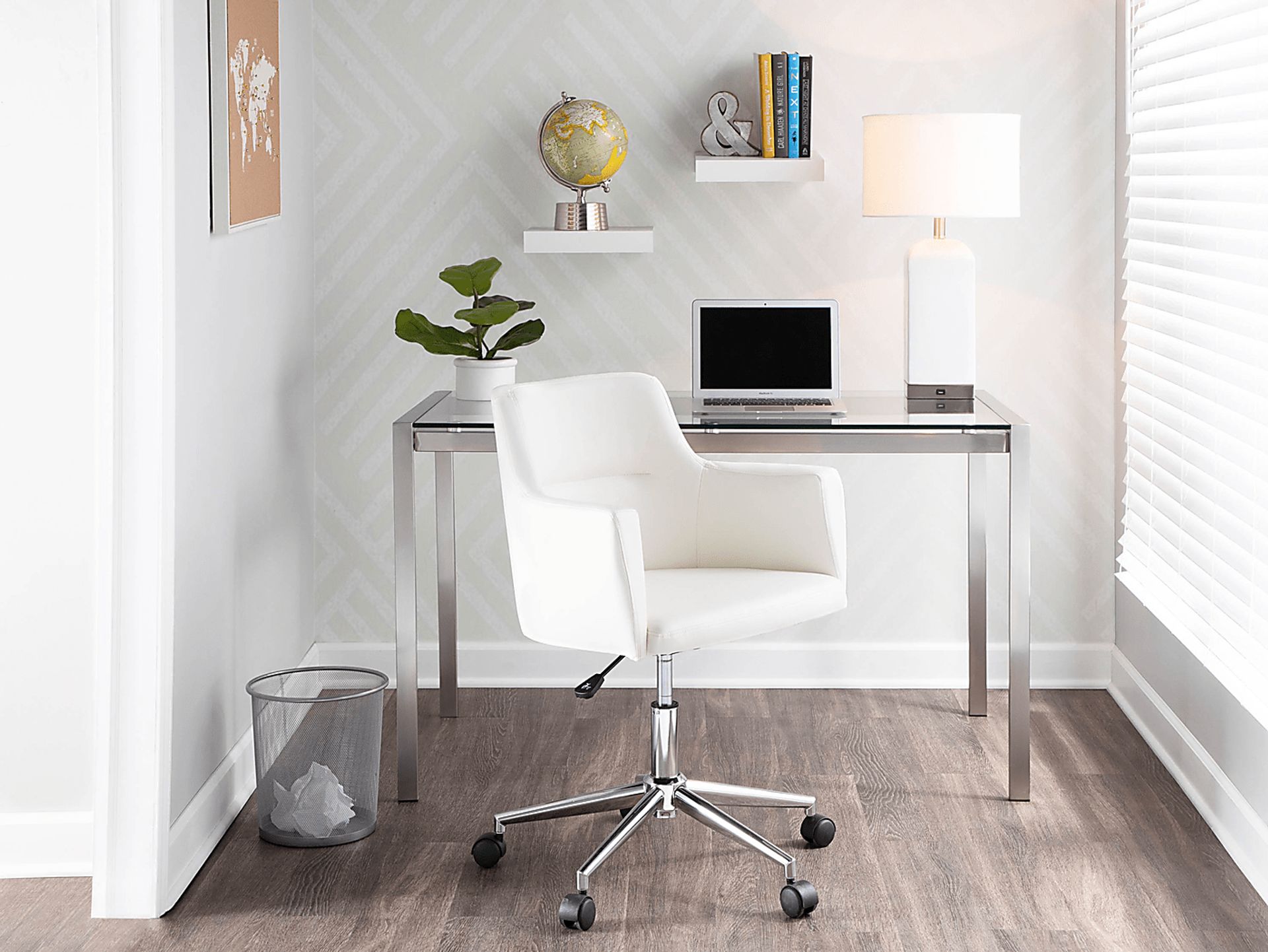 Darensburg White Lamp - Image 11