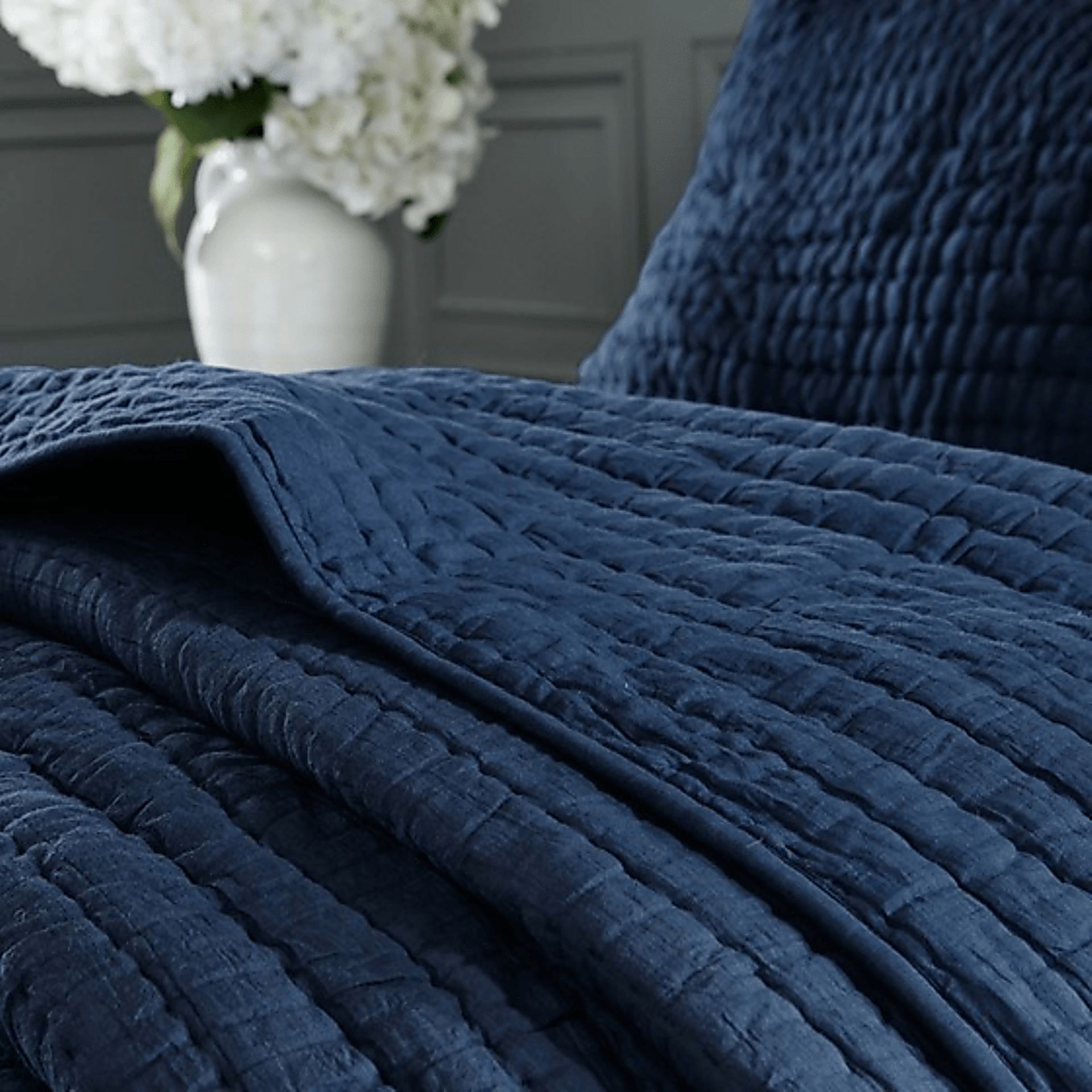 Dariox Blue 3 pc Full/Queen Quilt Set - Image 4