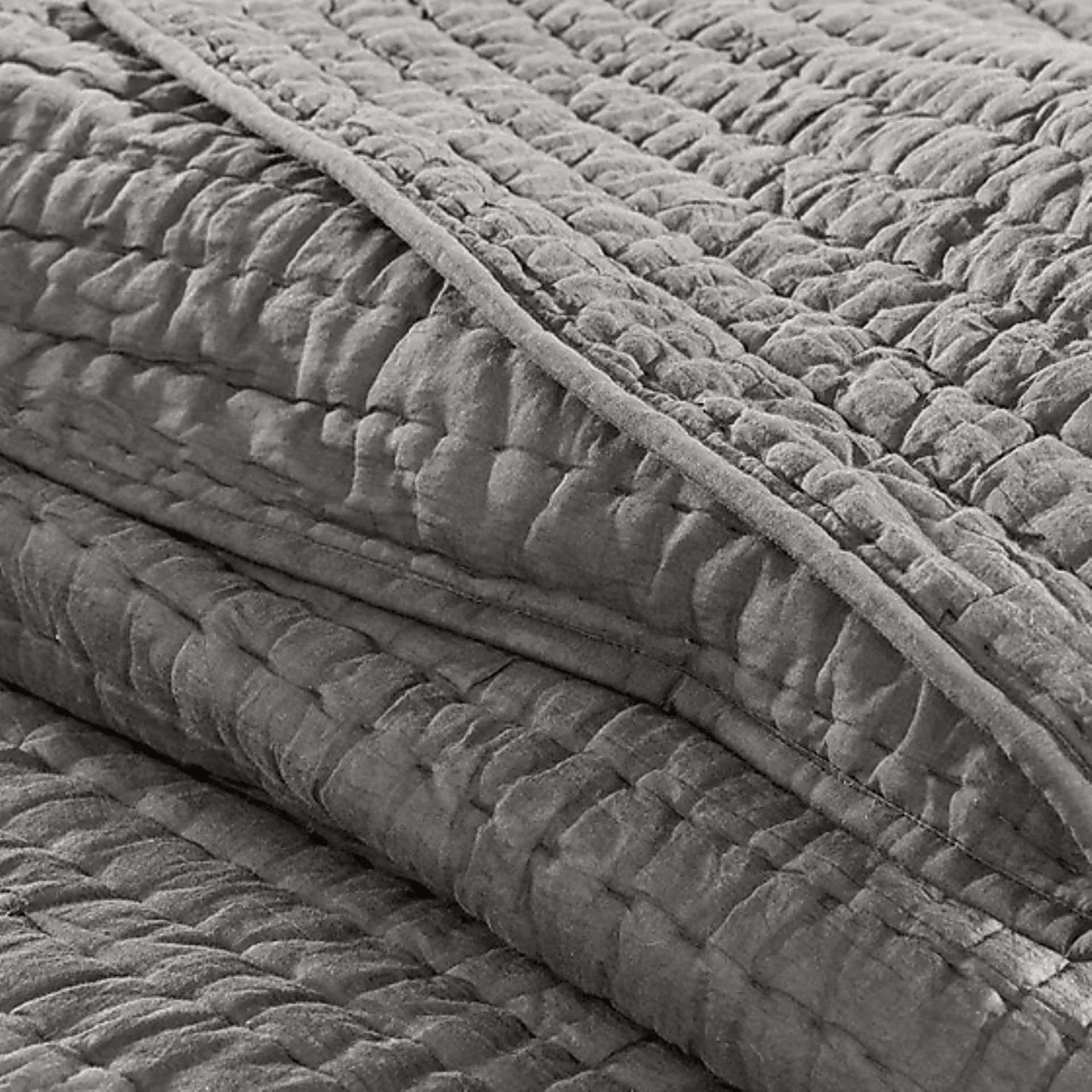 Dariox Gray 3 pc King Quilt Set - Image 6