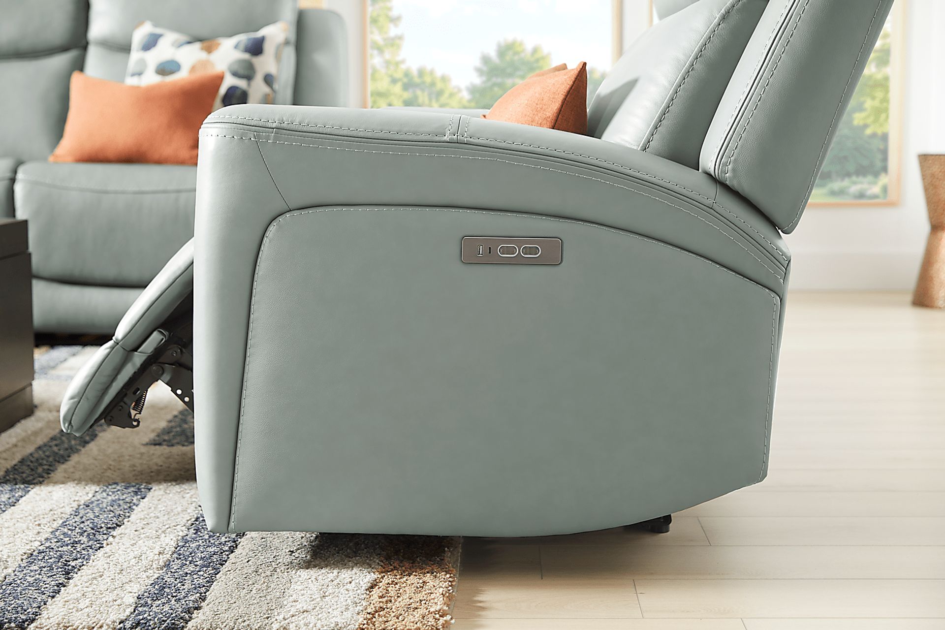 Davidson Arctic Leather Dual Power Reclining Console Loveseat - Image 6
