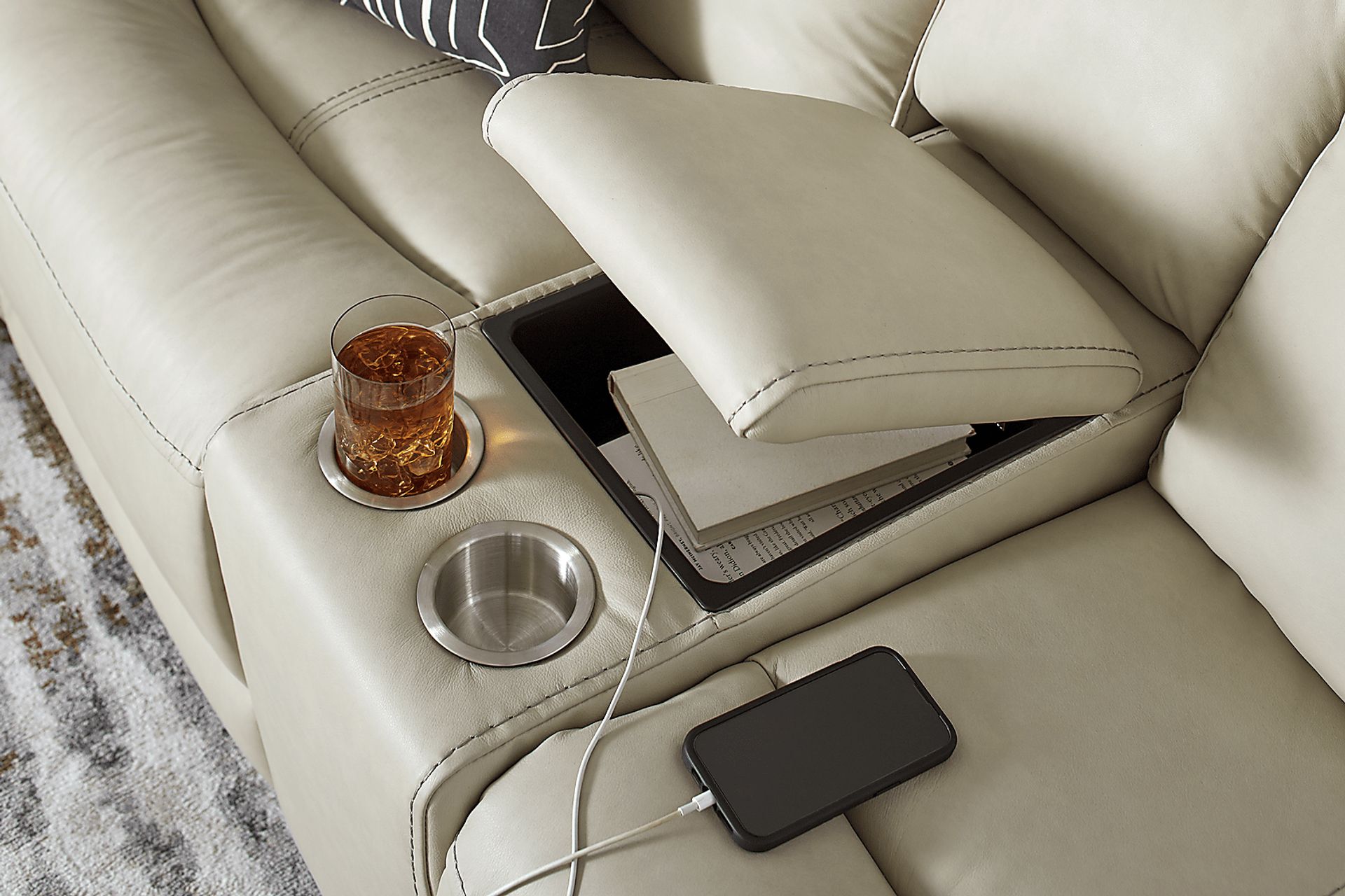 Davidson Platinum Leather Dual Power Reclining Console Loveseat - Image 7