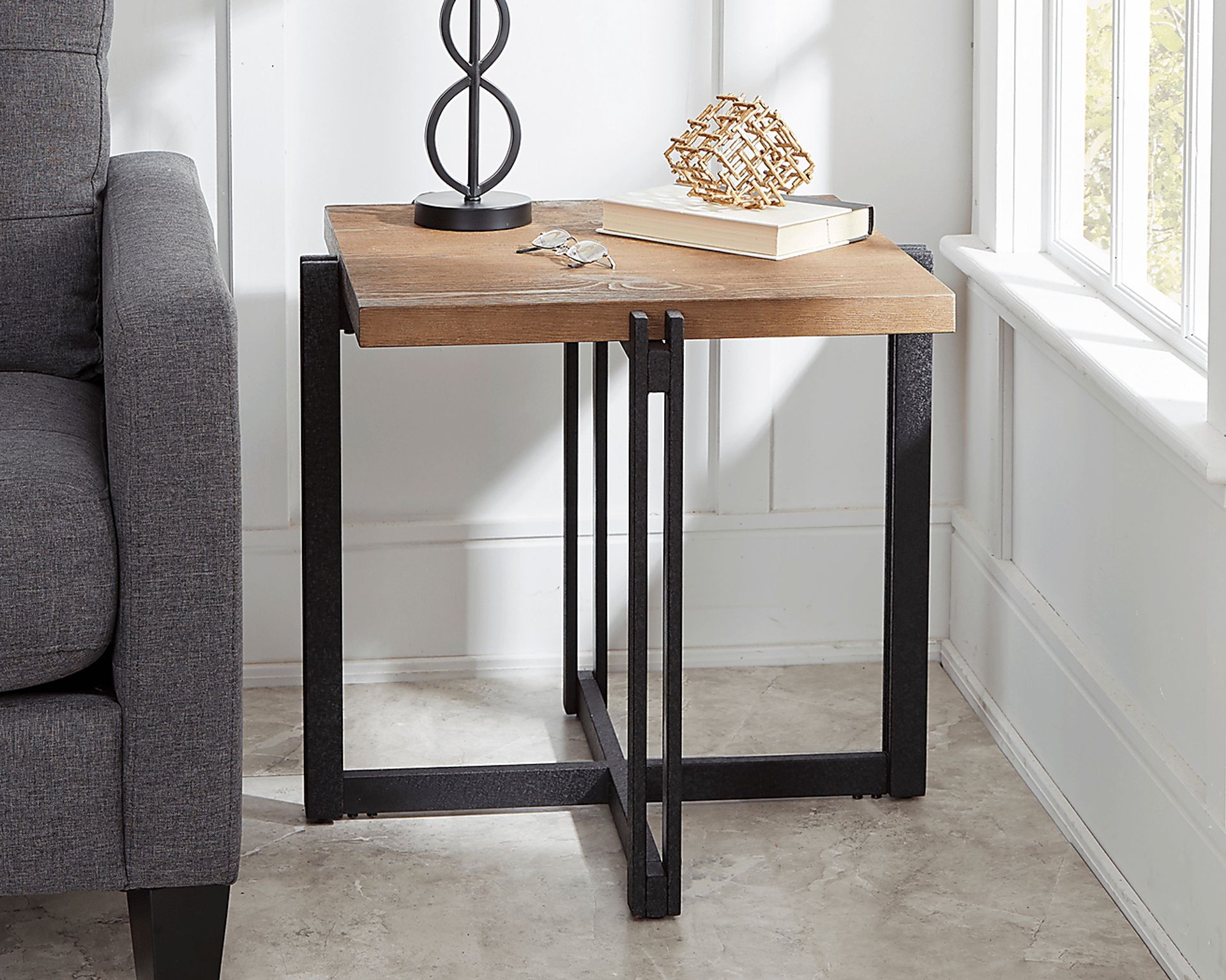 Davinwood Brown End Table - Image 3