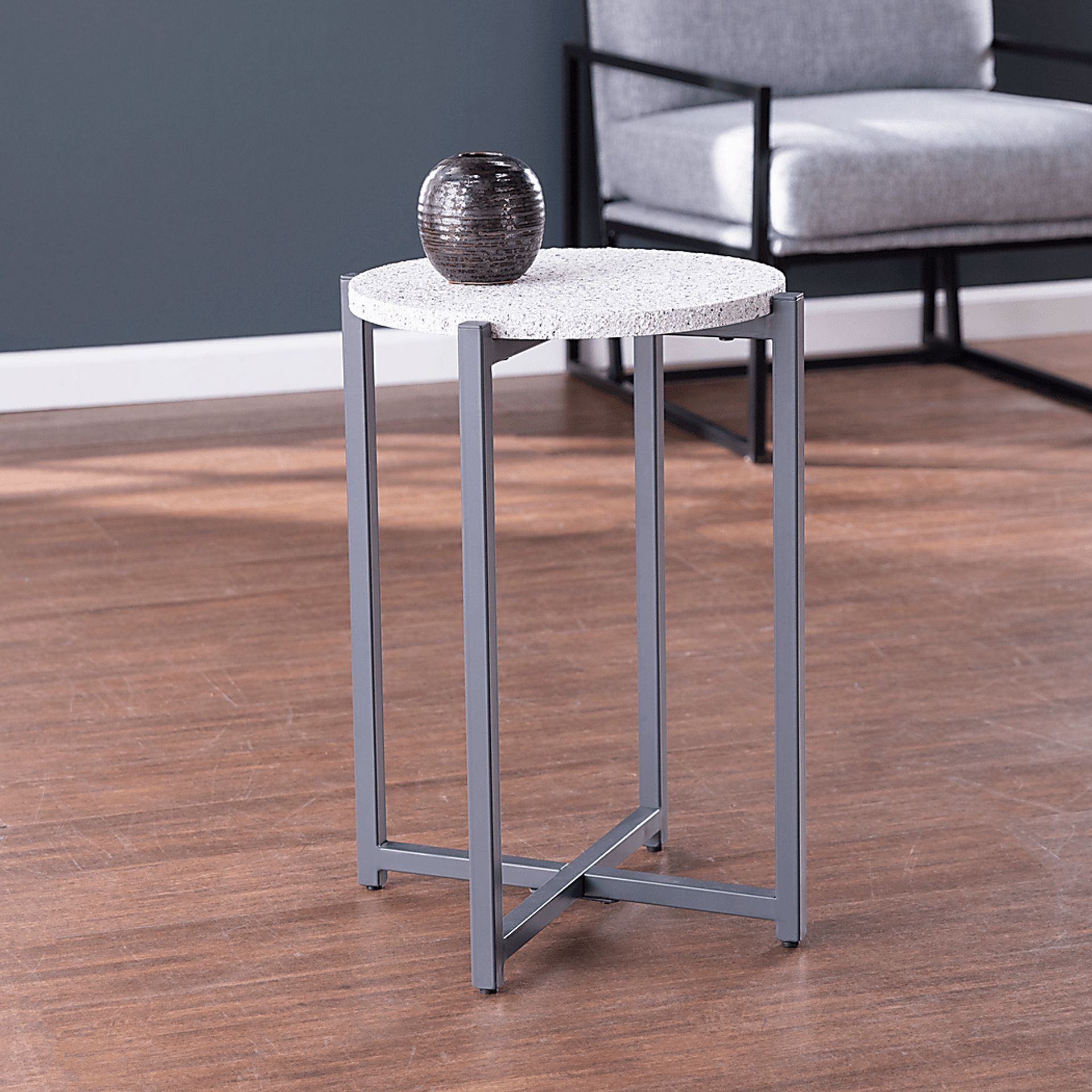Davol Gray End Table - Image 4