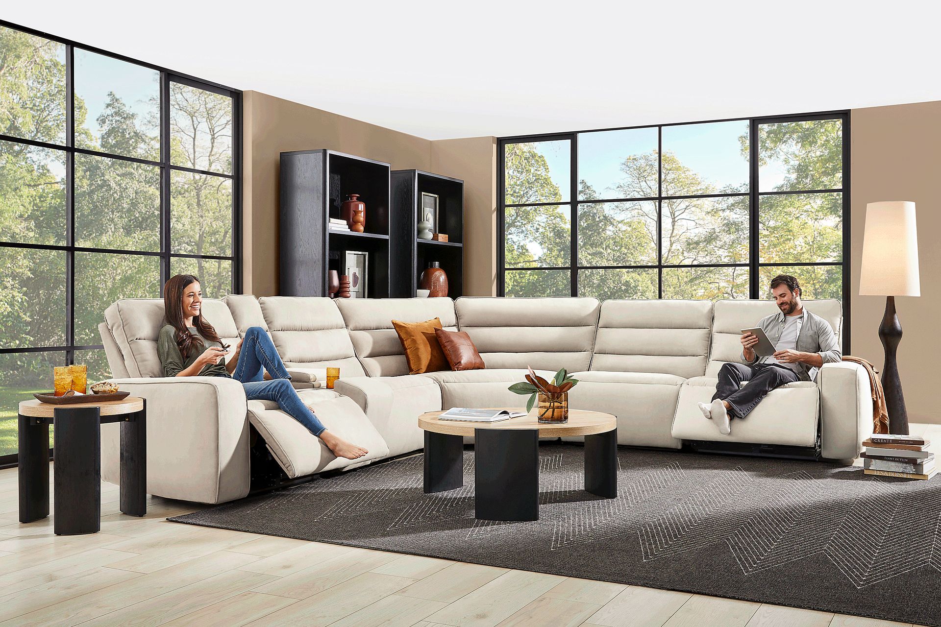 Del Mar Ivory 6 Pc Dual Power Sectional - Image 3