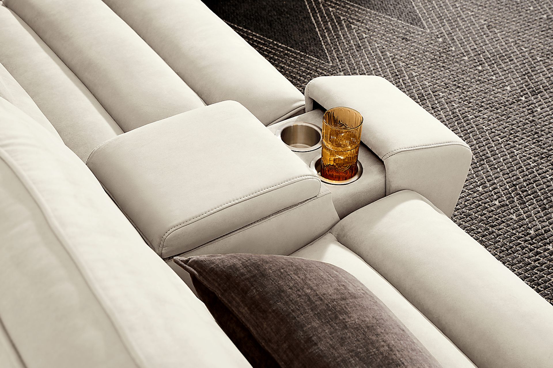 Del Mar Ivory 6 Pc Dual Power Sectional - Image 5