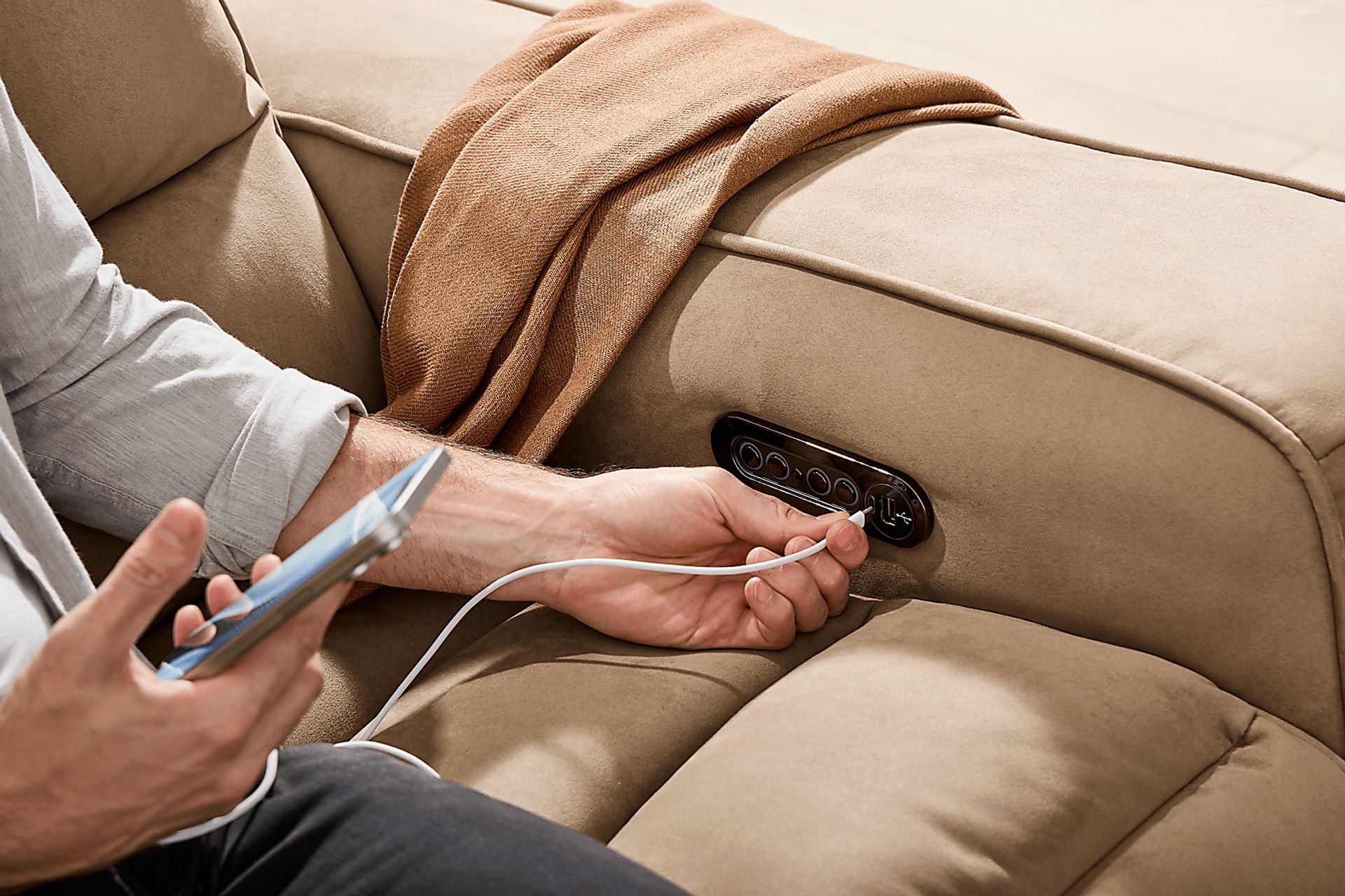 Del Mar Sand 6 Pc Dual Power Sectional - Image 11