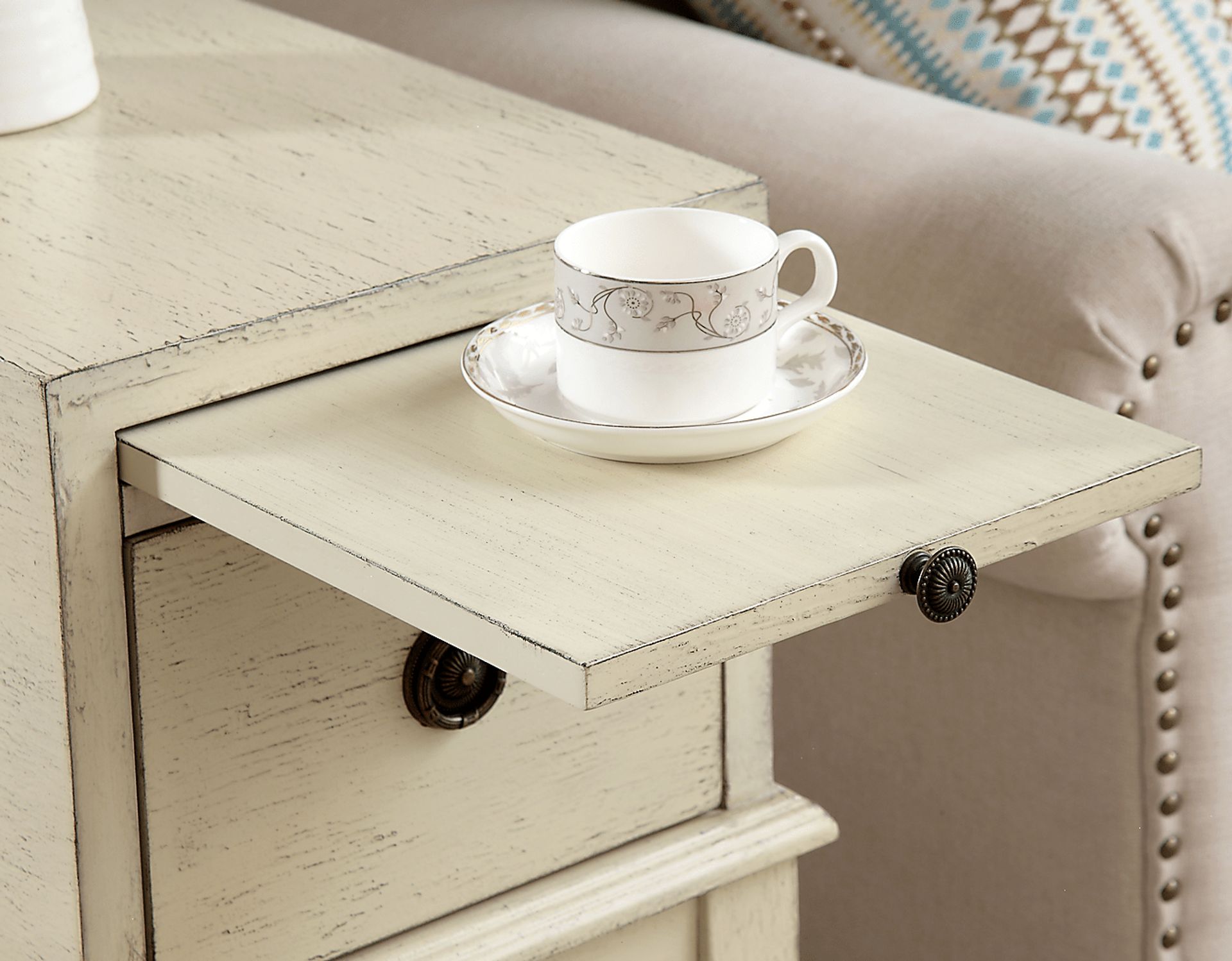 Delnera Ivory End Table - Image 6