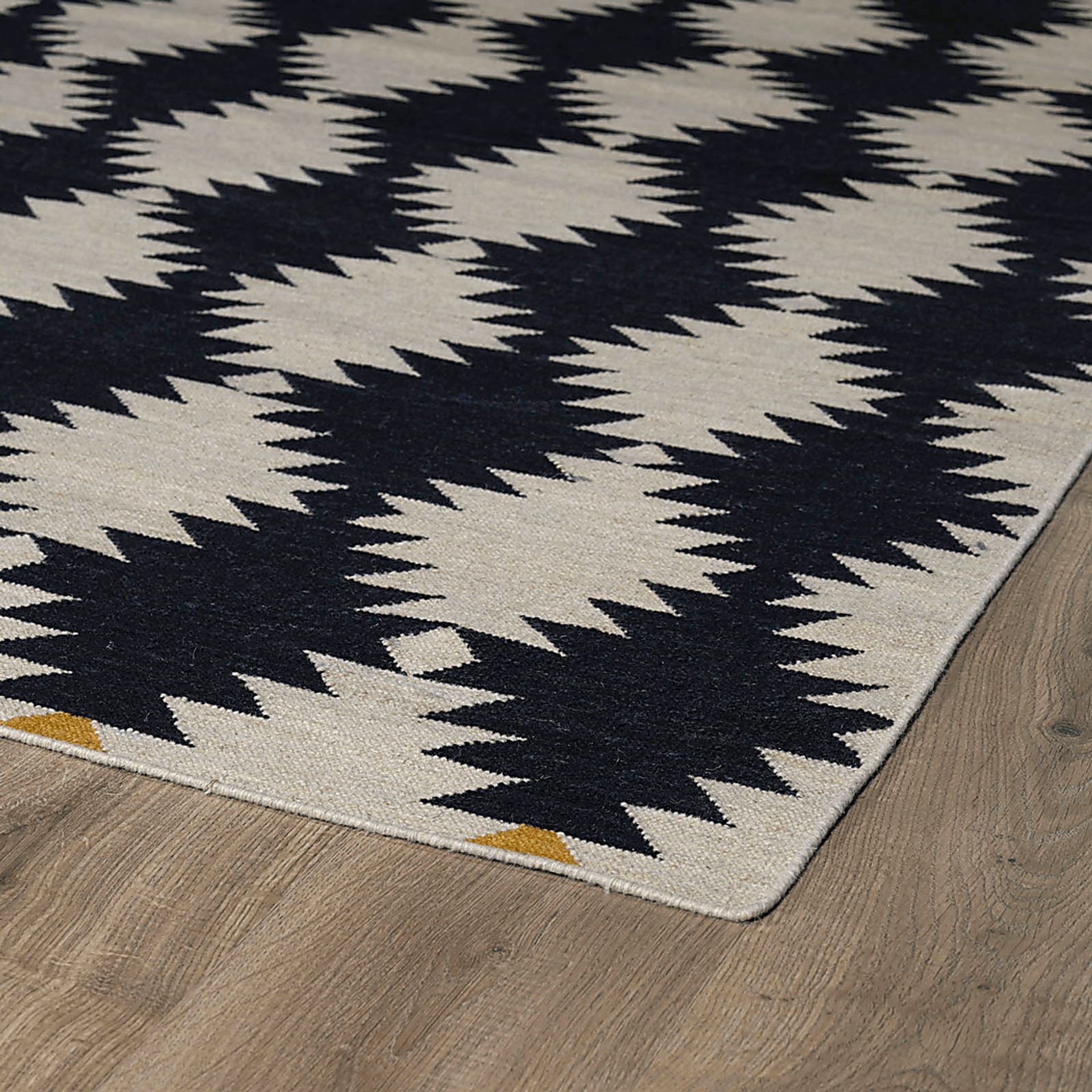 Delsanra Black 5' x 8' Rug - Image 2