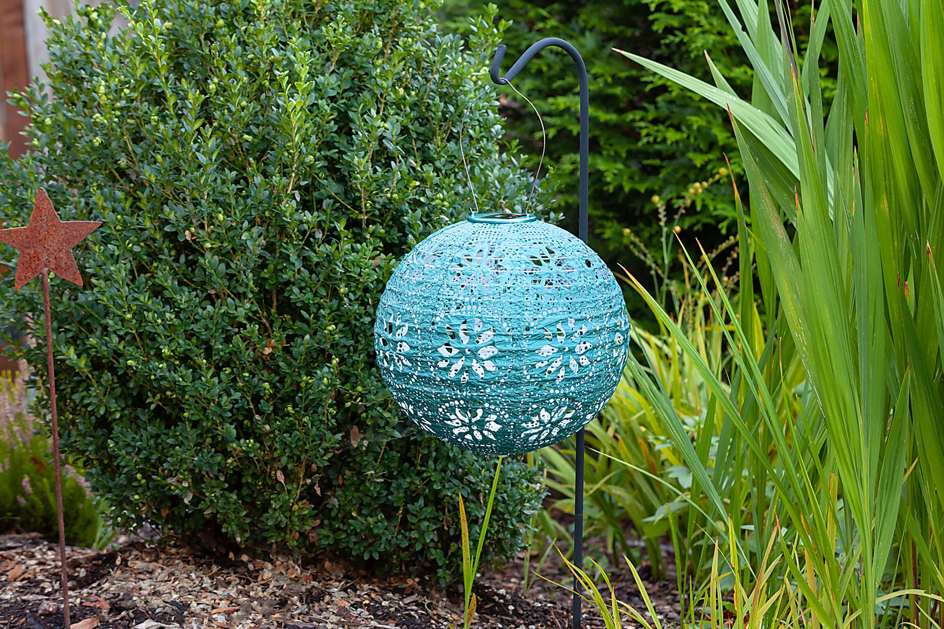 Denis Grove Outdoor Emerald Solar Lantern - Image 2
