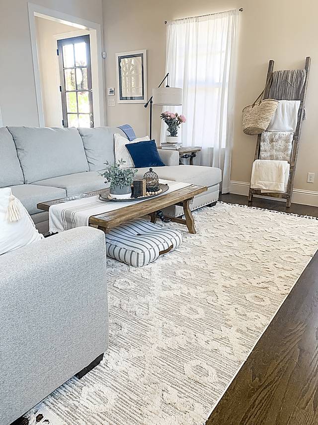 Derthon Beige 5'3 x 7'7 Rug - Thumbnail - Image 3