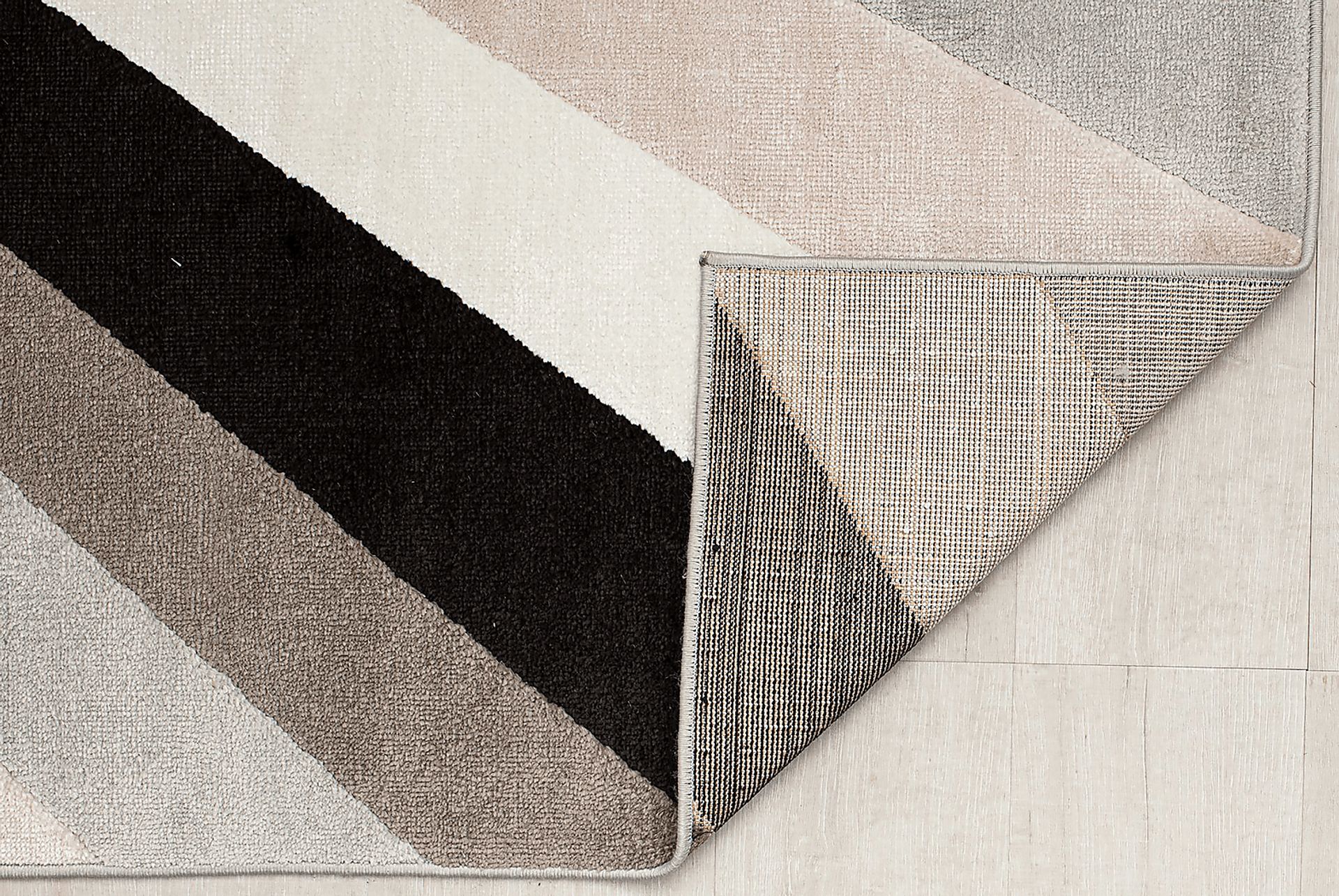 Desior Gray 8' x 10' Rug - Image 4