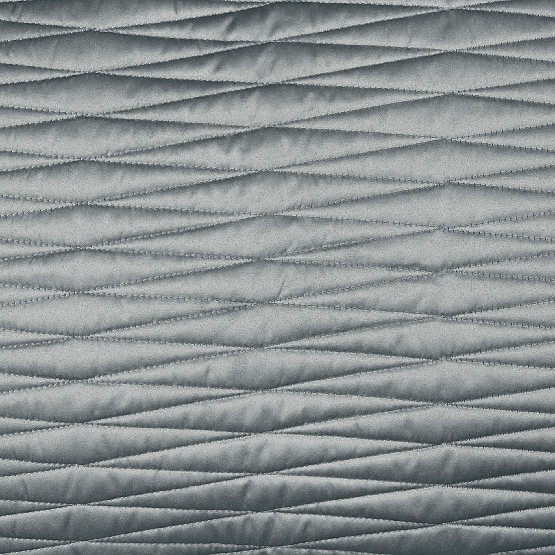 Dinara Gray 3 Pc King Quilt Set - Image 3