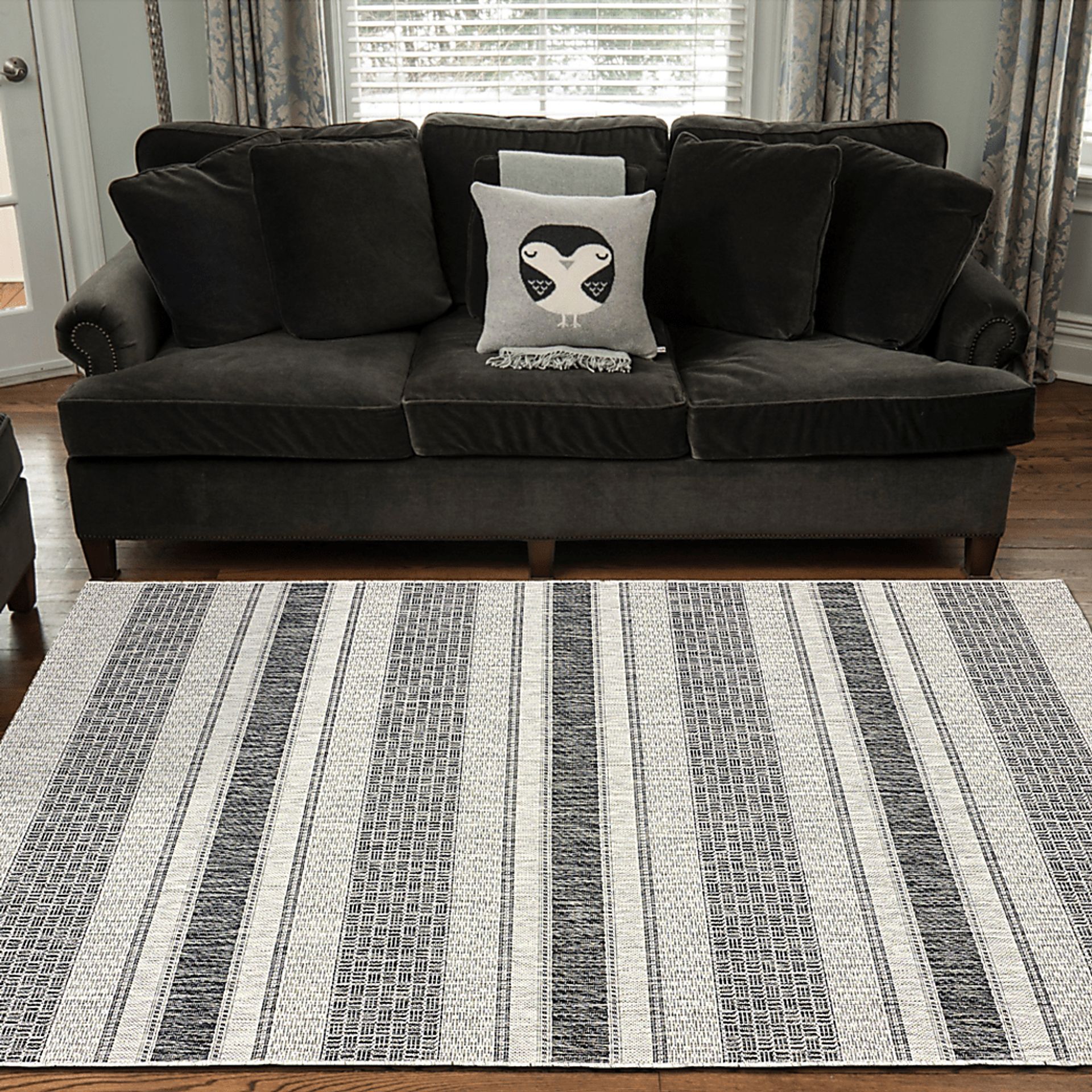 Dinella Black 7'9 x 9'5 Indoor/Outdoor Rug - Image 3