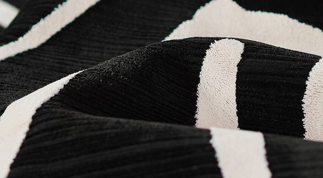 Dismon Black 5'3 x 7'6 Rug - Thumbnail - Image 7