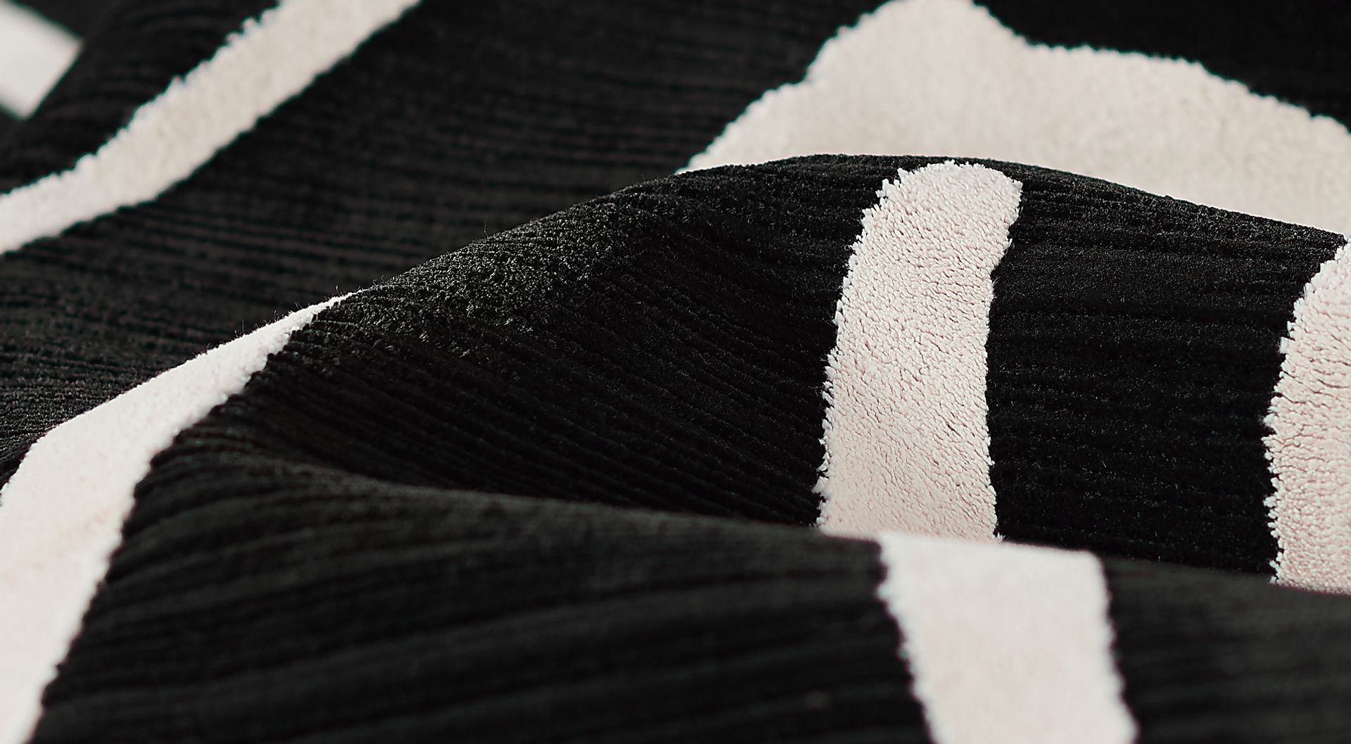 Dismon Black 5'3 x 7'6 Rug - Image 7