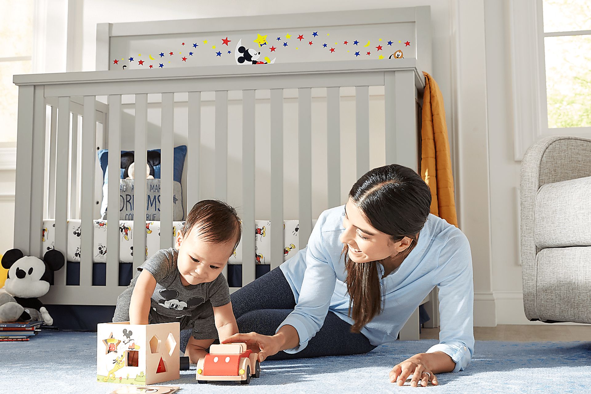 Starry Dreams with Mickey Mouse Gray Convertible Crib - Image 4