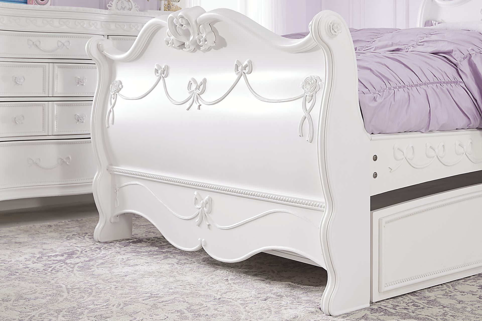 Disney Princess Fairytale 5 Pc White Colors White Twin Bedroom Set With 3 Pc Twin Sleigh Bed Heart Mirror 8 Drawer Dresser Rooms to Go