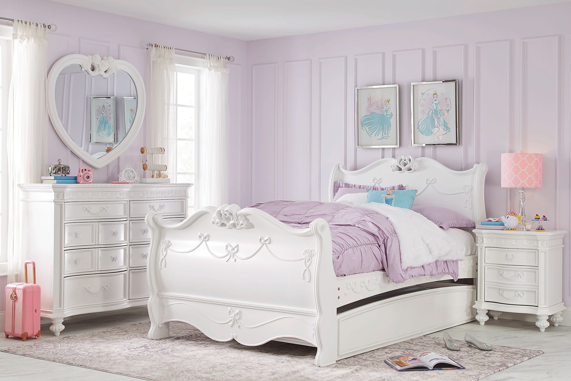 Disney Princess Fairytale 5 Pc White Colors White Full Bedroom Set With 3 Pc Full Sleigh Bed 8 Drawer Dresser Heart Mirror Rooms to Go