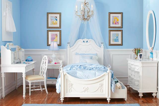 Disney Princess Fairytale White 6 Drawer Dresser - Thumbnail - Image 2
