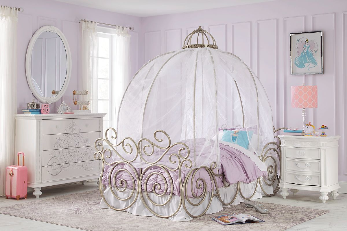 White carriage outlet bed