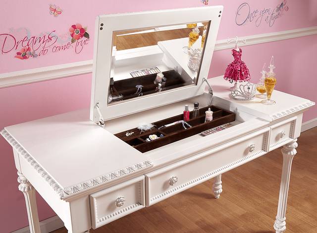 Disney Princess Fairytale White Vanity Desk - Thumbnail - Image 4