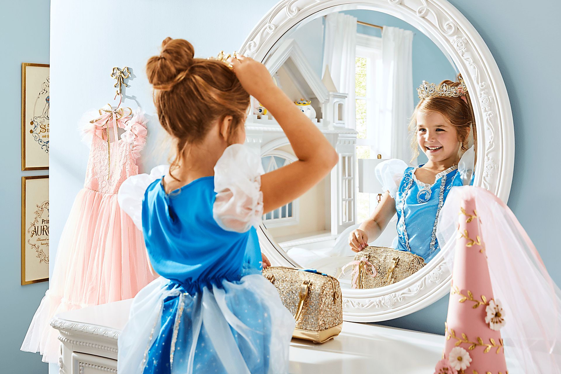 Disney Princess Sparkle White Full Upholstered Panel Bedroom - Image 16