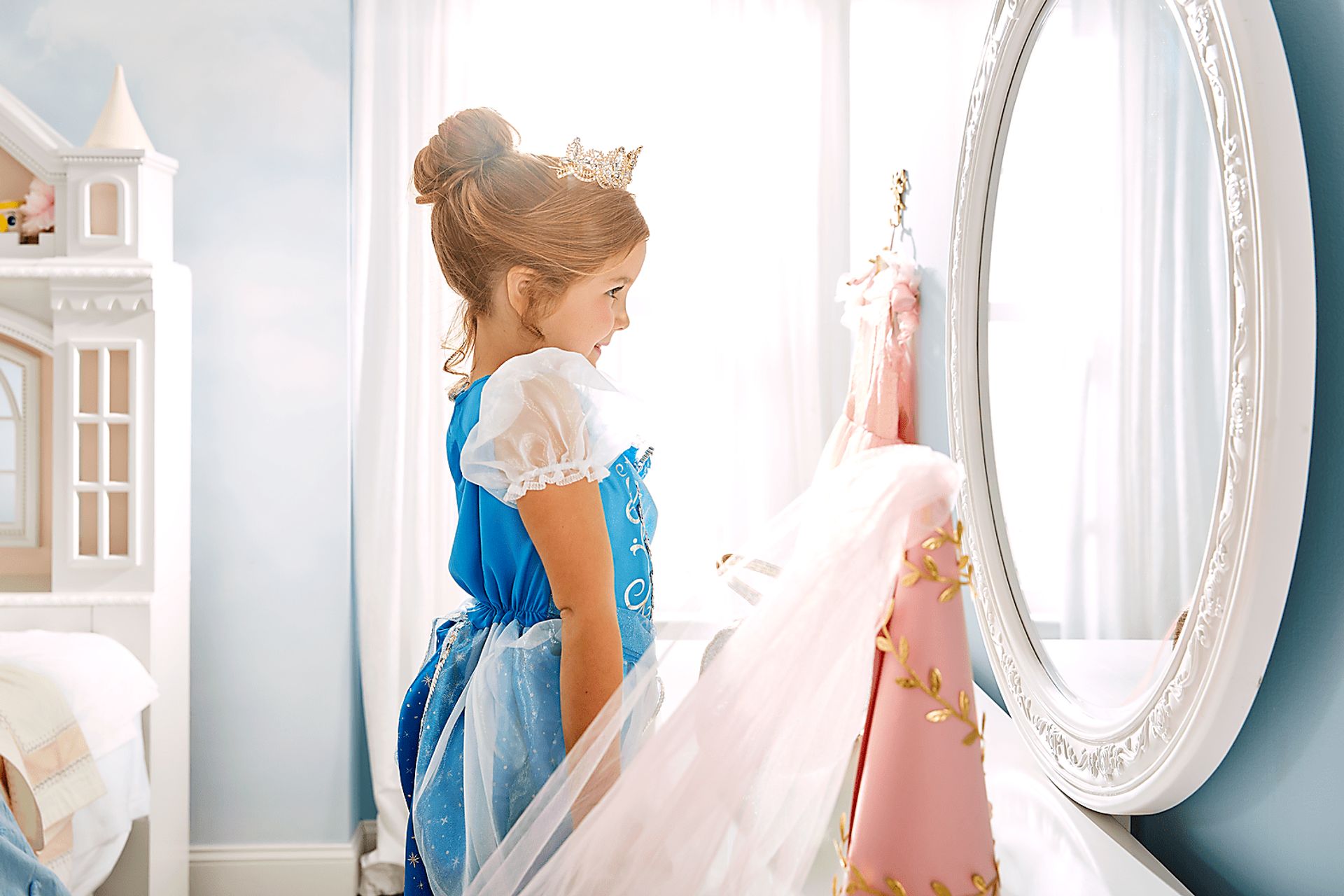 Disney Princess Sparkle White Full Upholstered Panel Bedroom - Image 17