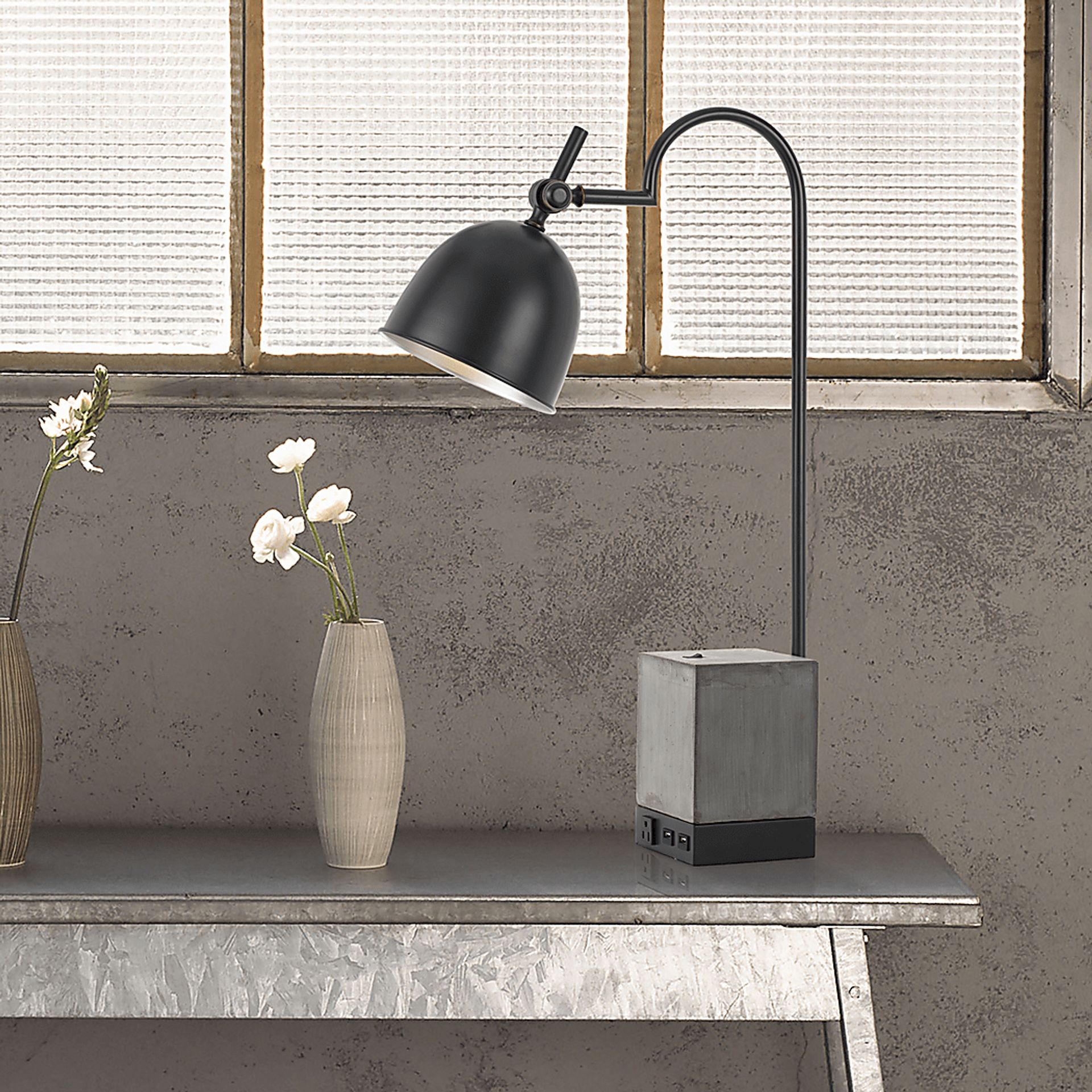 Disspayne Black Lamp - Image 2