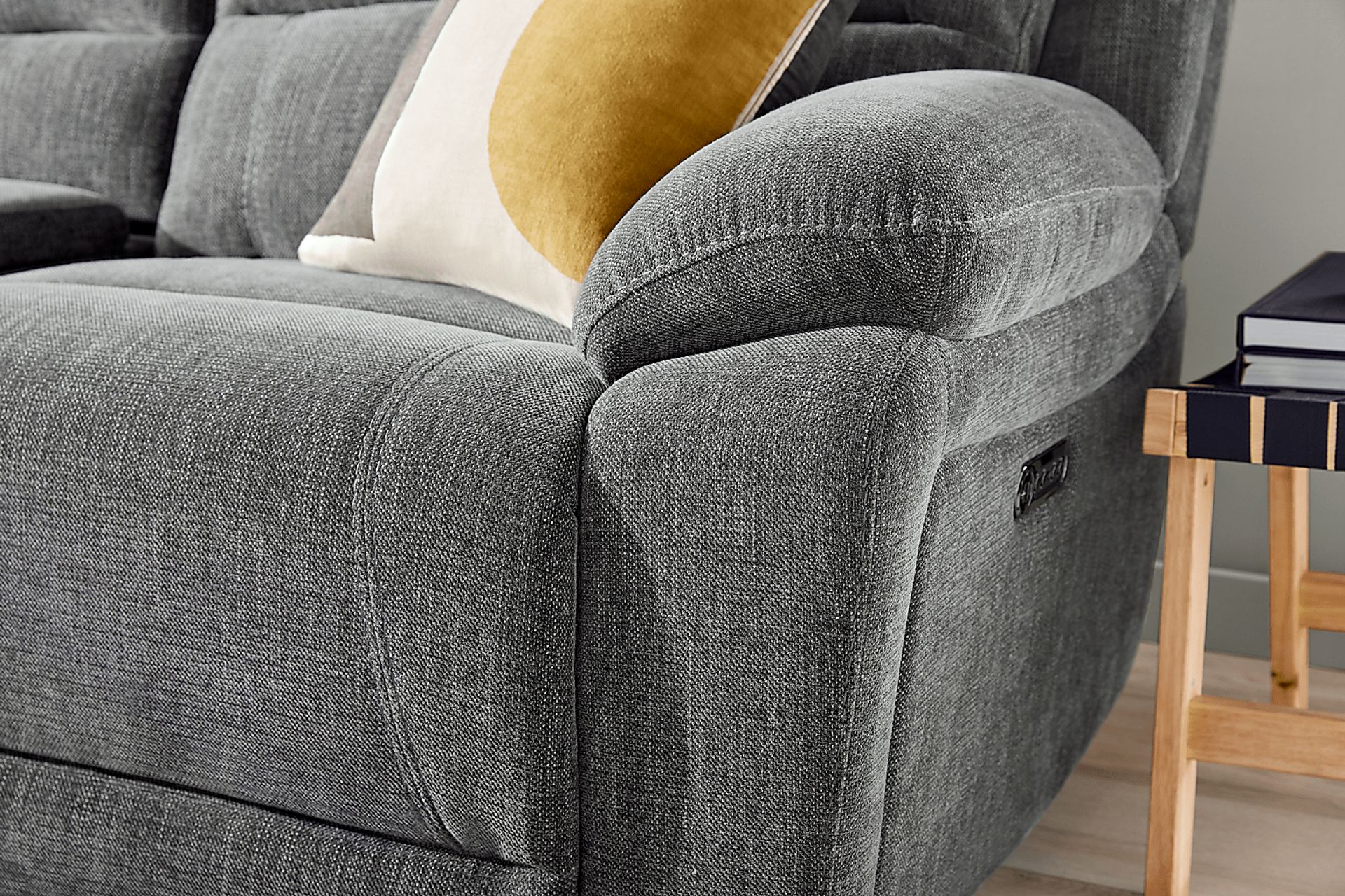 Douglas Park Charcoal 7 Pc Dual Power Reclining Sectional - Image 6