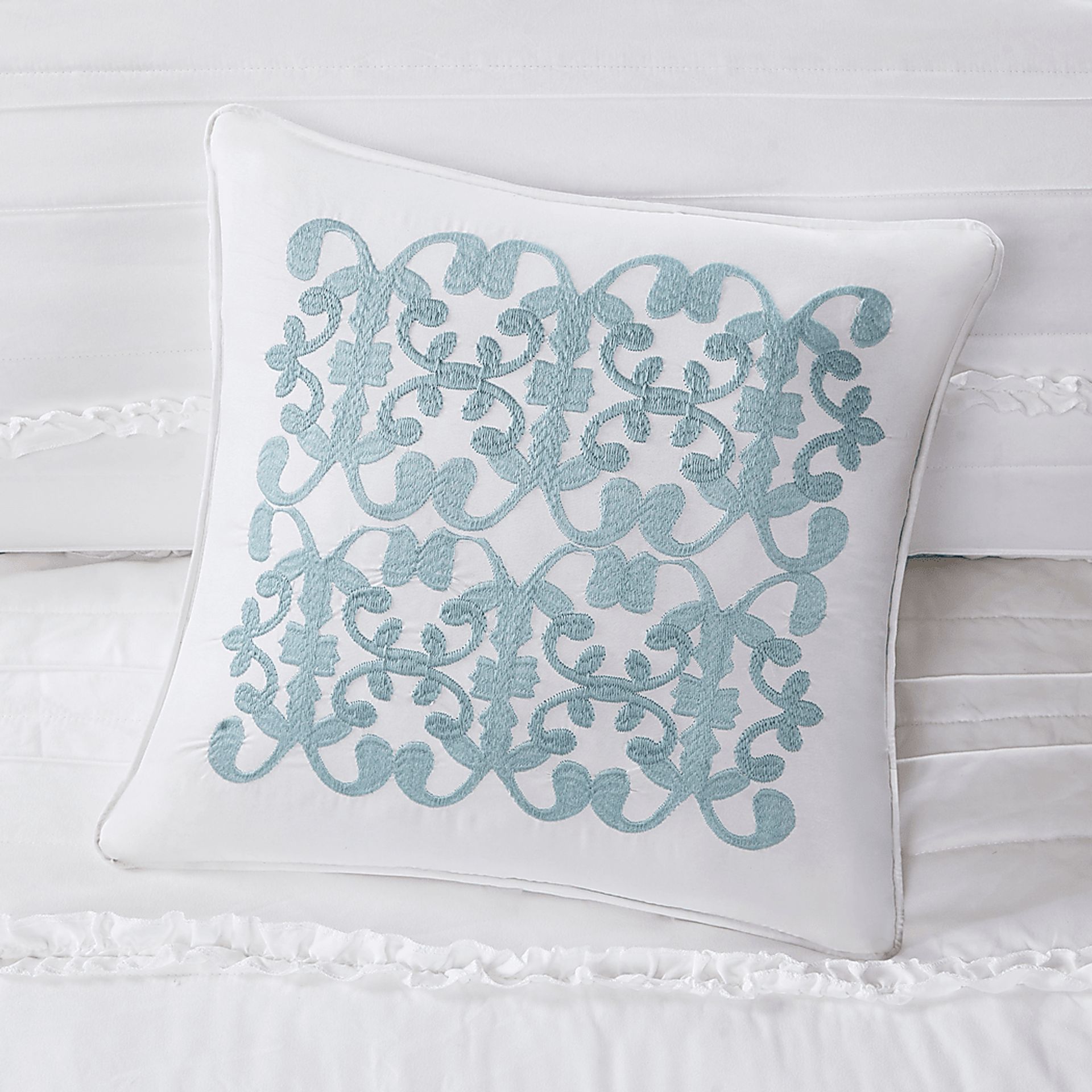 Dracaena White 4 Pc Full/Queen Quilt Set - Image 6