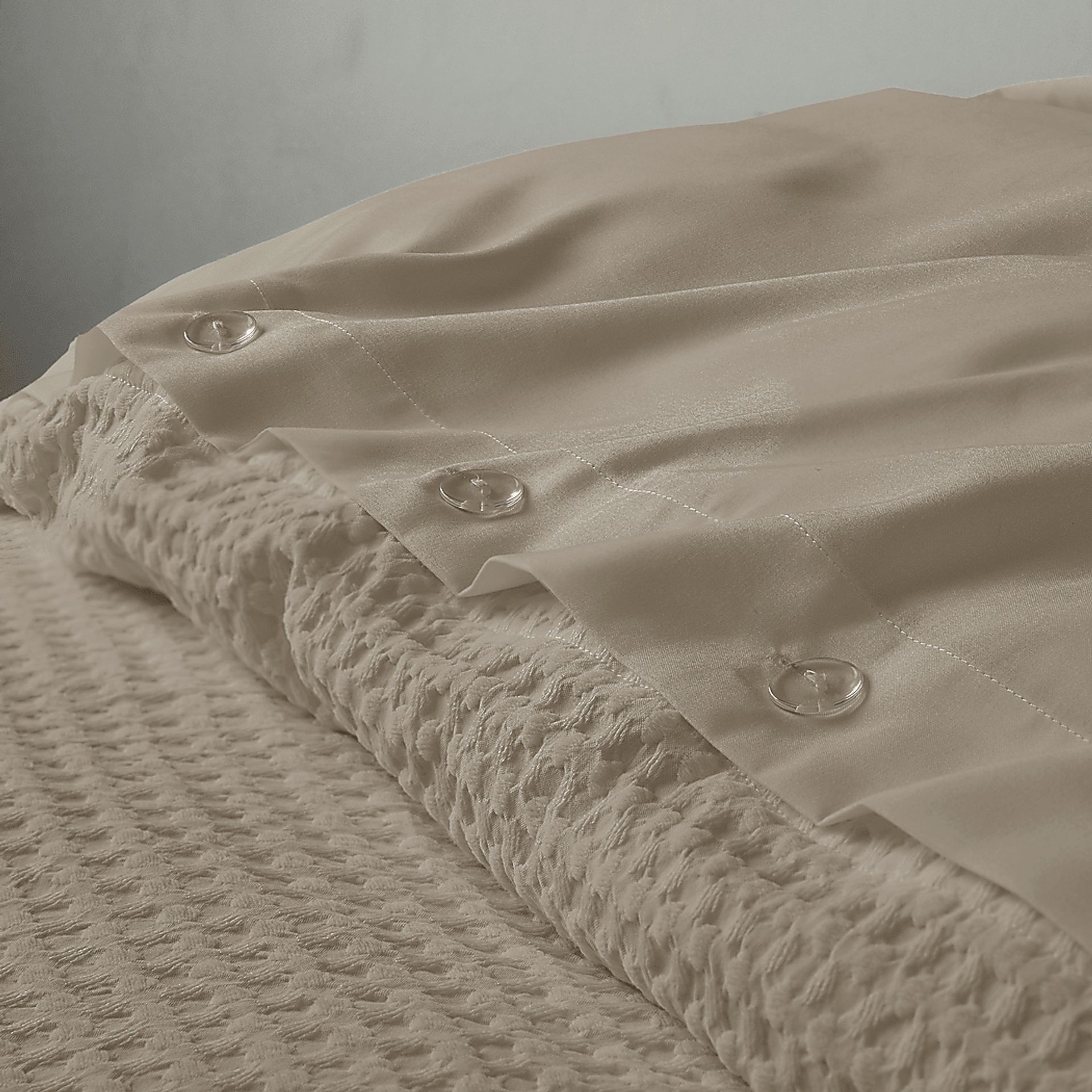 Drysdalea Beige Full/Queen 3 Pc Duvet Set - Image 15