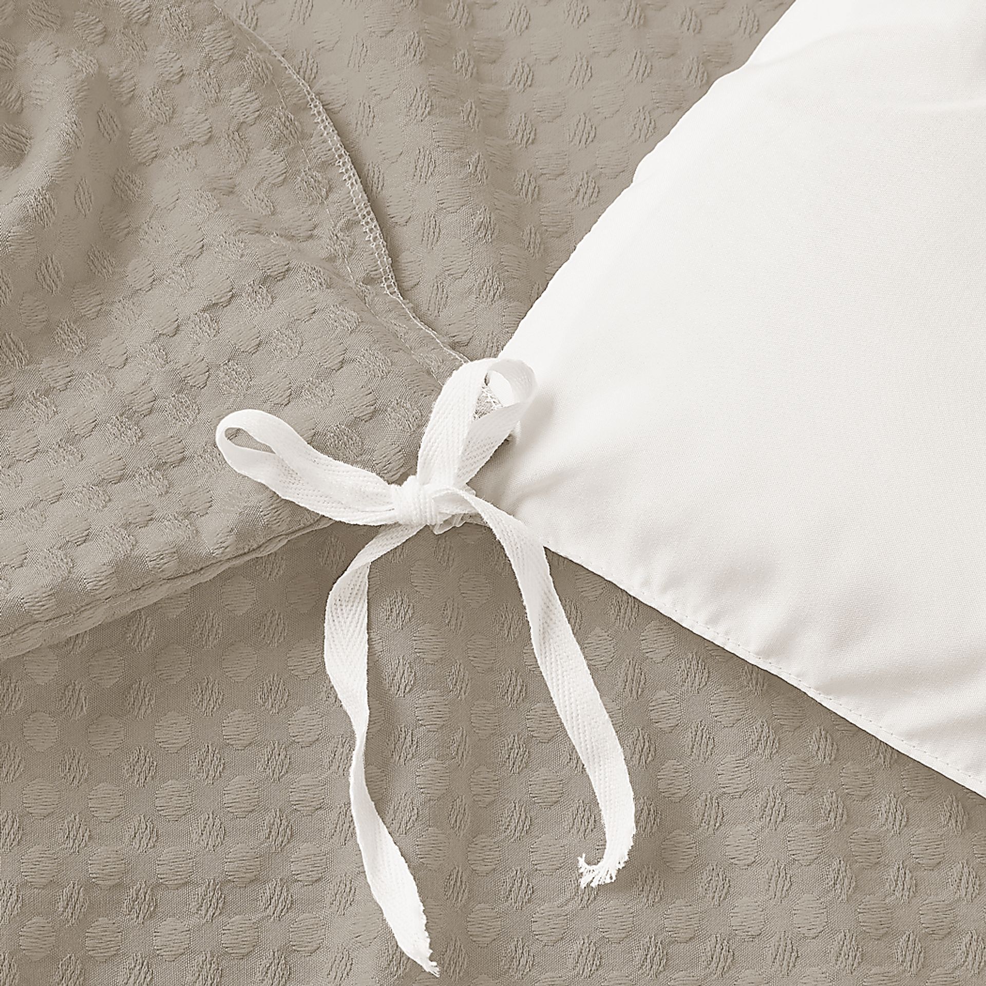 Drysdalea Beige Full/Queen 3 Pc Duvet Set - Image 17