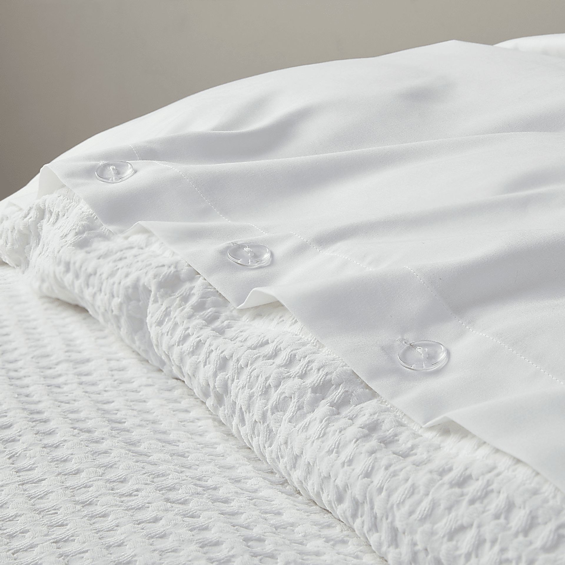 Drysdalea White Full/Queen 3 Pc Duvet Set - Image 15