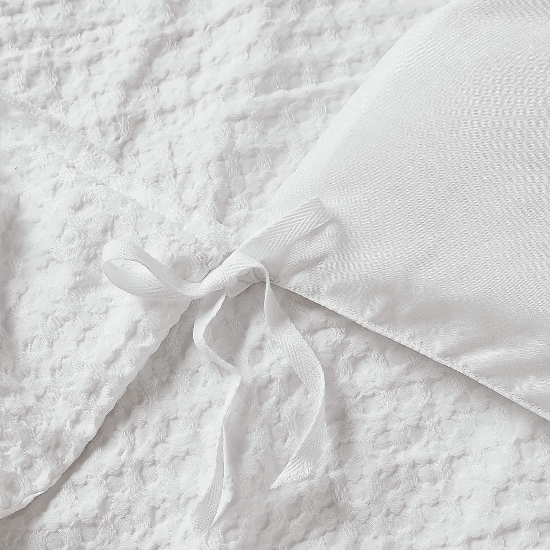Drysdalea White Full/Queen 3 Pc Duvet Set - Image 16