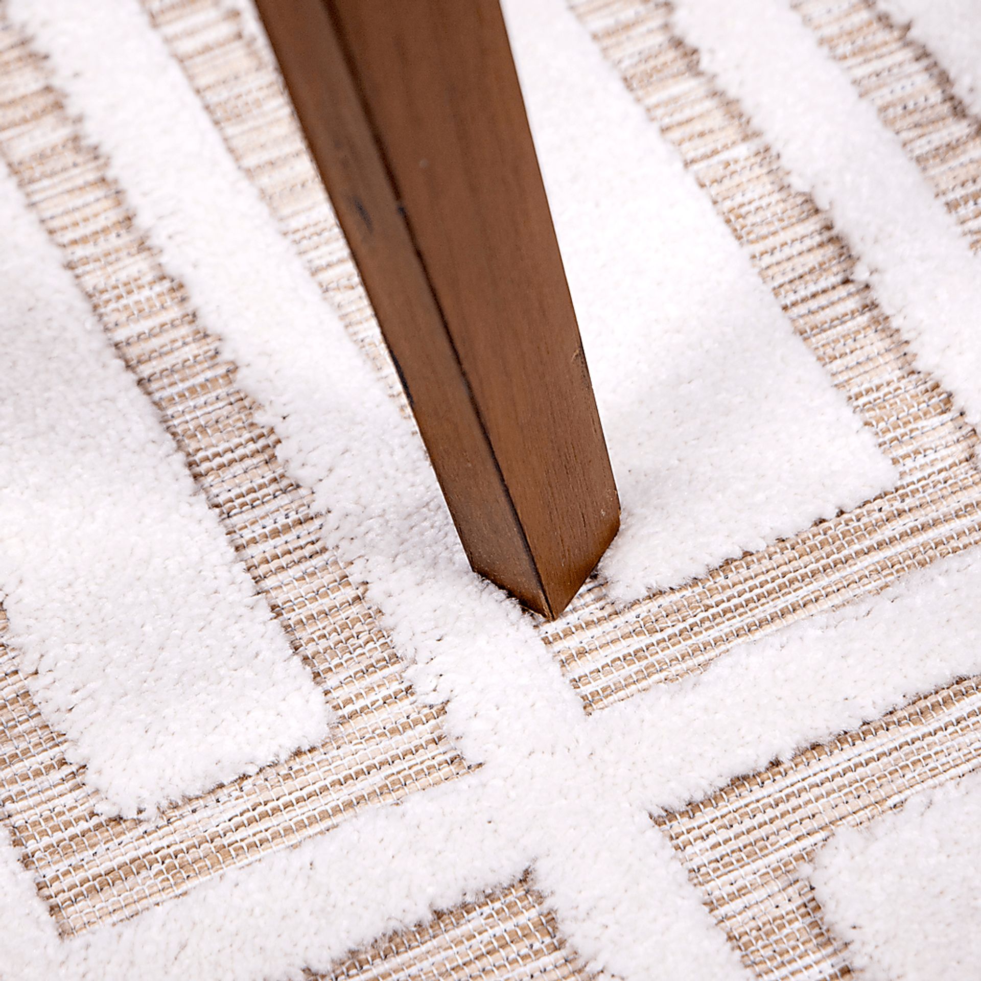 Dubuge White 5'2 x 7'6 Rug - Image 2