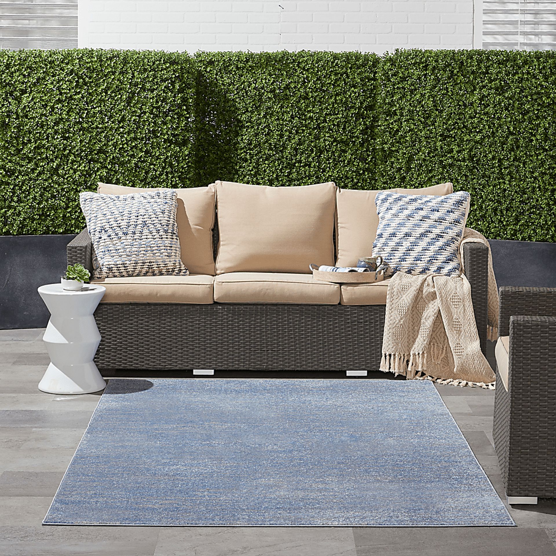 Easthagen Blue/Gray 5' x 7' Indoor/Outdoor Rug - Image 2