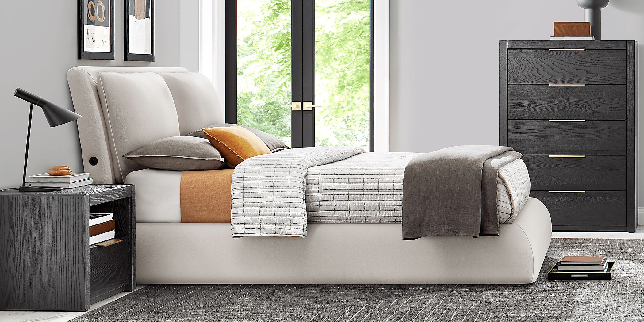 https://assets.roomstogo.com/product/easton-park-black-5-pc-king-upholstered-bedroom-with-york-mills-white-upholstered-bed_8629900P_image-room?cache-id=899adb43ec65f87fcd446518dcfba5c6