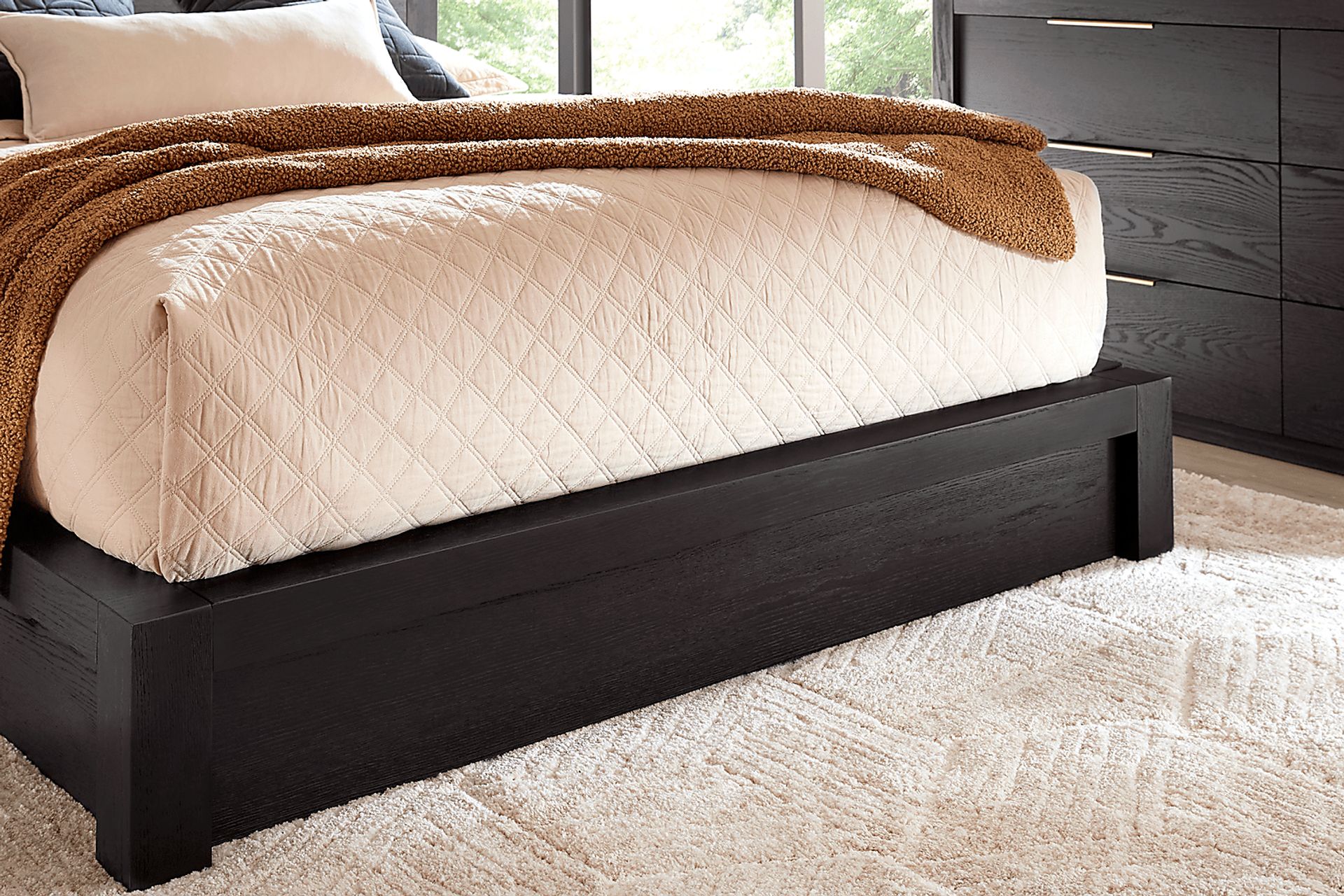 Easton Park Black 5 Pc Queen Panel Bedroom - Image 6