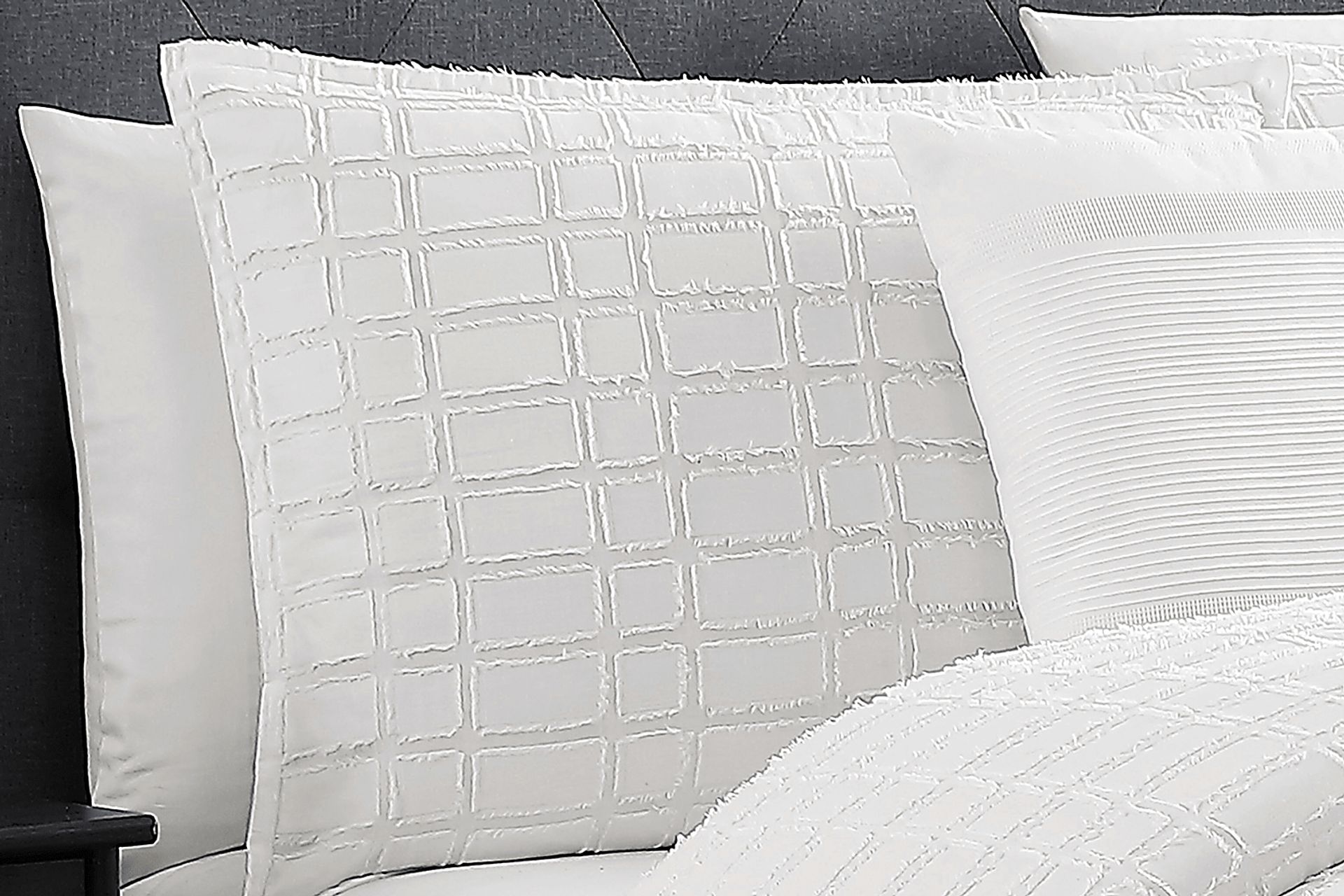 Edgenly White 6 Pc Queen Comforter Set - Image 3