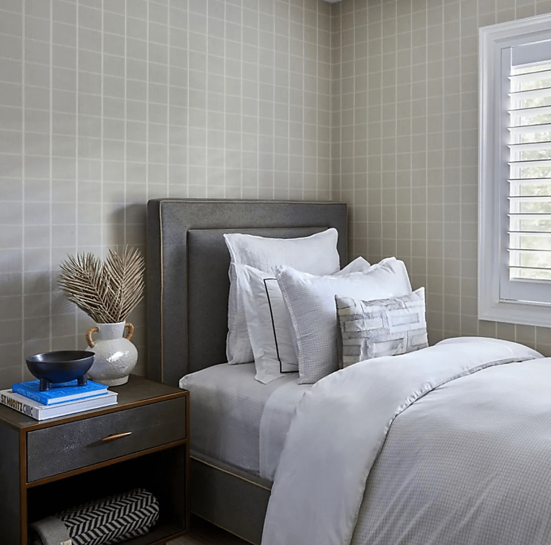 Edion Black 4 Pc Queen Duvet Set - Image 1