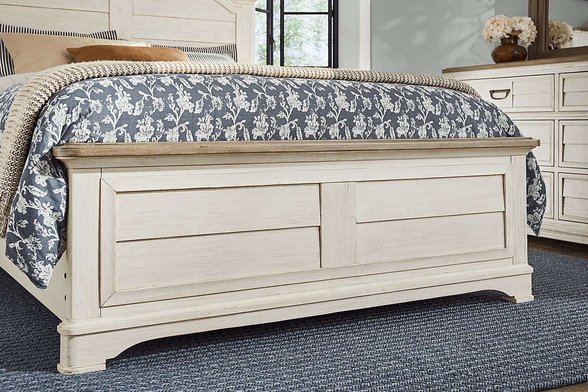 Edisto Bay White 5 Pc King Panel Bedroom - Image 5