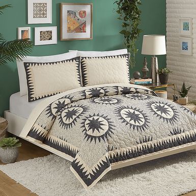 Edmarie Cream Full/Queen 3 Pc Quilt Set