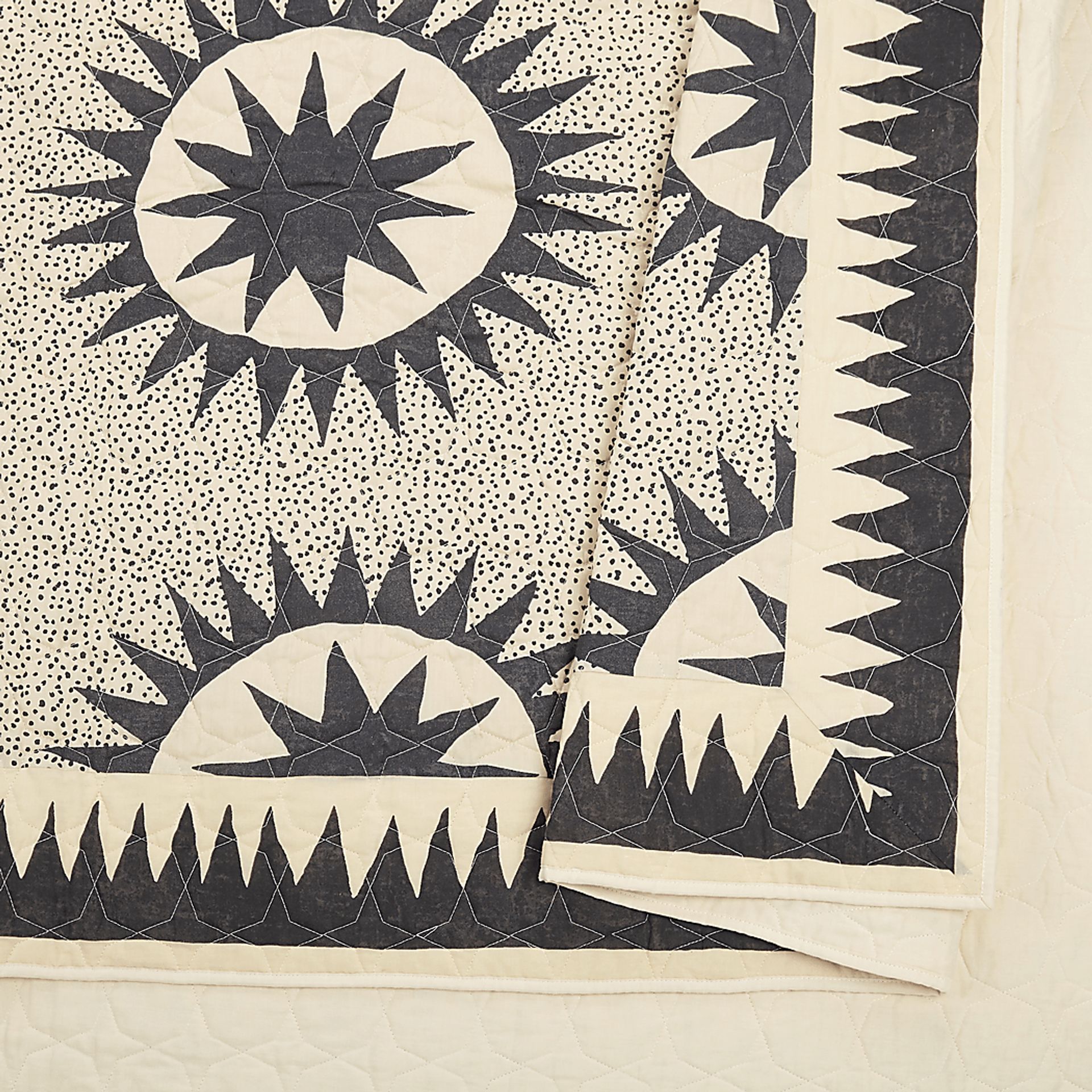 Edmarie Cream King 3 Pc Quilt Set - Image 6