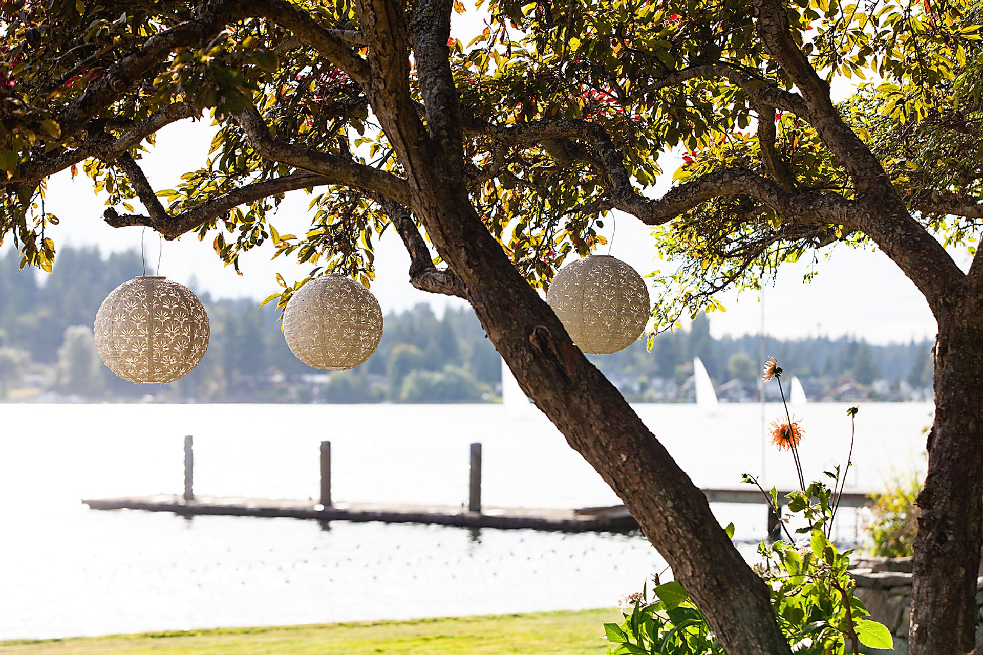 Eger Club Outdoor White Solar Lantern - Image 3