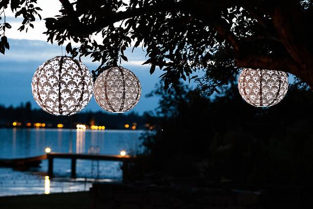 Eger Club Outdoor White Solar Lantern - Thumbnail - Image 4