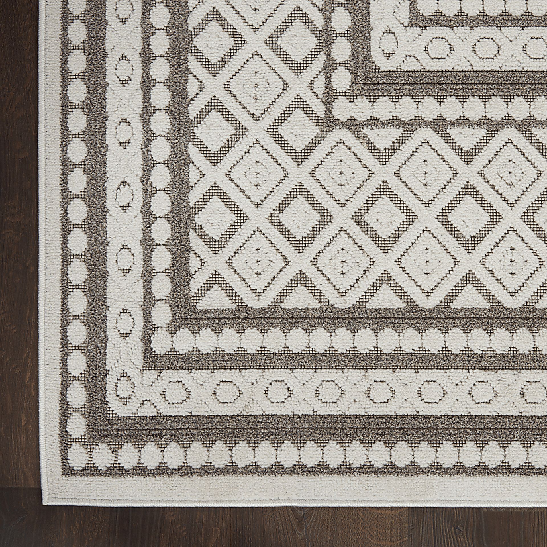 Elizardo Light Gray 5' x 7' Indoor/Outdoor Rug - Image 4