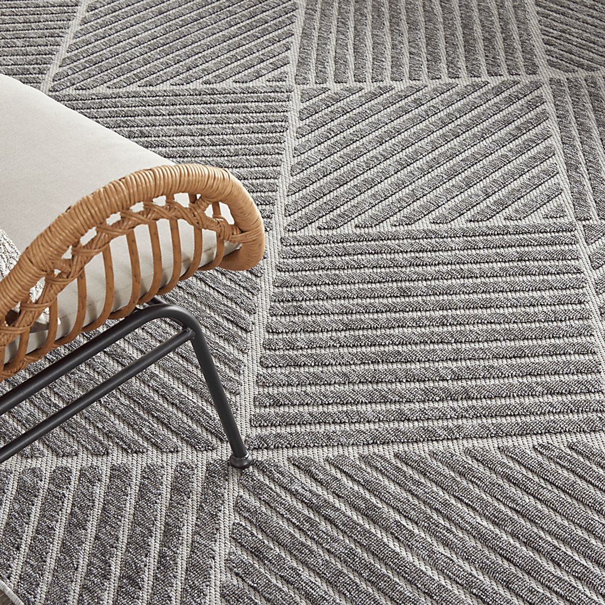 Elize Dark Gray 8' x 10' Indoor/Outdoor Rug - Rooms To Go