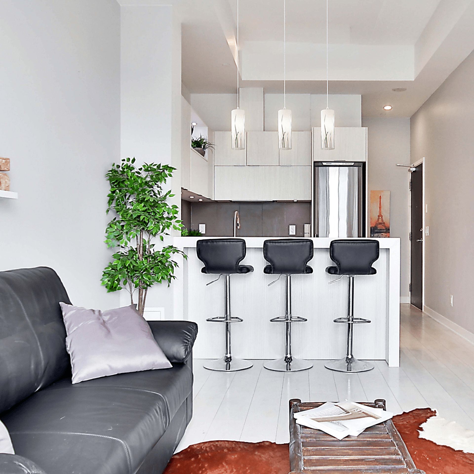 Ellason Point White Pendant - Image 4